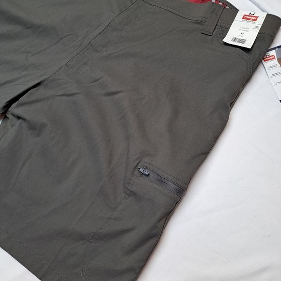 New Wrangler Men's Gray Cargo Shorts With Flex Elastic Waistband Size 42 - Picture 4 of 5